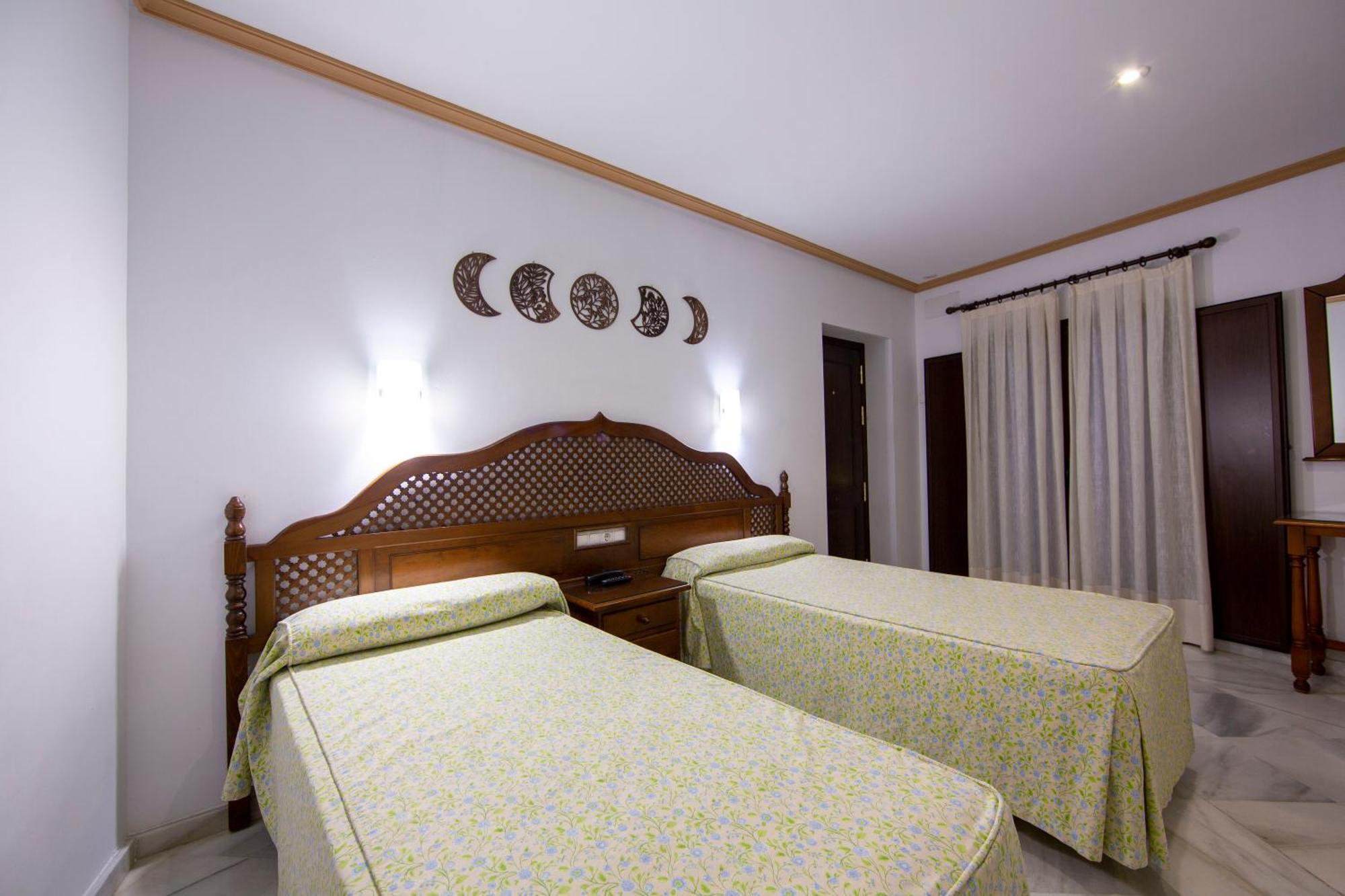 Hotel Los Omeyas Cordoba Exterior photo